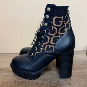 NWOT GUESS Women's Grows-R Ankle Boots Knit Logo  Platform Black shoes size 5.5